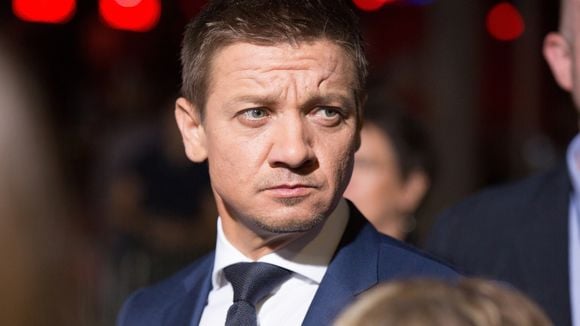 Ex-esposa de Jeremy Renner expõe suposta ameaça de morte e abusos