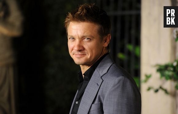 Ex-esposa de Jeremy Renner diz que ator a ameaçou de morte e que deu um tiro dentro de casa