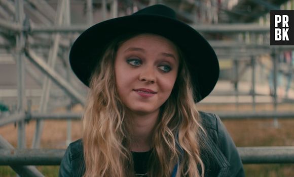 "Para Todos os Garotos: P.S. Ainda Amo Você": Chris (Madeleine Arthur) é muito mais independente e importante na vida de Lara Jean (Lana Condor) no livro
