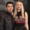 Sophie Turner revelou quais são as canções dos Jonas Brothers que ela mais gosta
