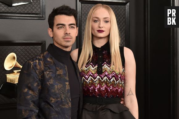 Sophie Turner revelou quais são as canções dos Jonas Brothers que ela mais gosta