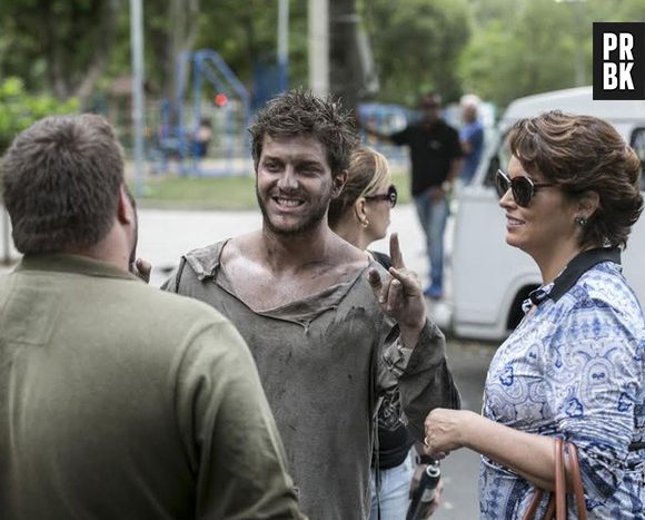 Na novela "Império", Leonardo (Klebber Toledo) foi morar na rua após perder o emprego