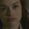 Holland Roden acredita que Lydia está trabalhando na cura do coronavírus. Arrasou, né?