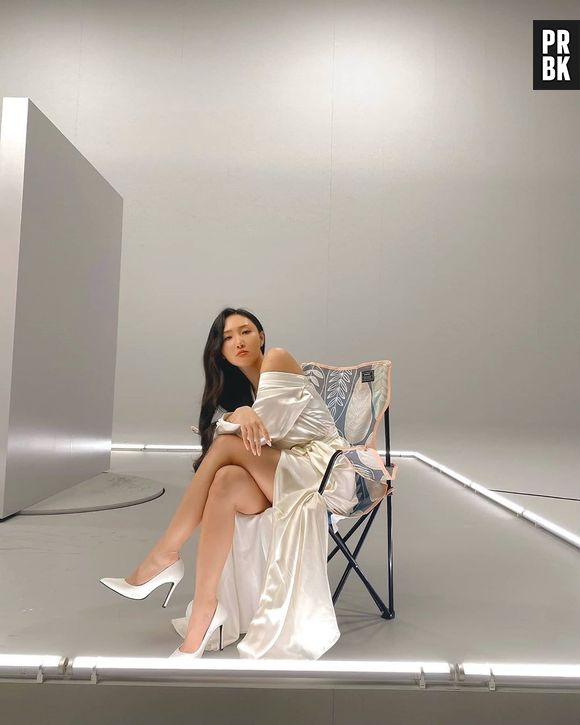 Hwa Sa, que também faz parte do MAMAMOO, está despontando com a sua carreira solo