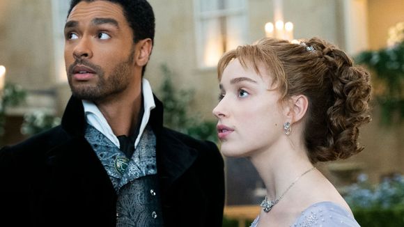 Showrunner de "Bridgerton" explica por que manteve cena de sexo polêmica na série