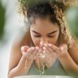  Água gelada ajuda a diminuir os poros? Veja este e mais mitos da skincare 