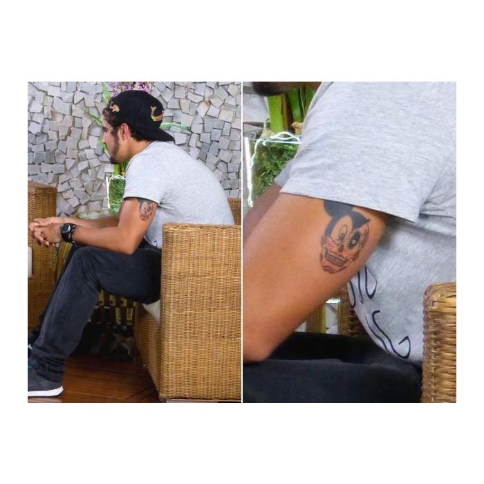 Segundo Caio Castro, a sua tatuagem do Mickey em seu braço tem um significado filosófico: &quot;A caveira mexicana representa que, mesmo sendo o Mickey, por baixo é tudo igual&quot;     