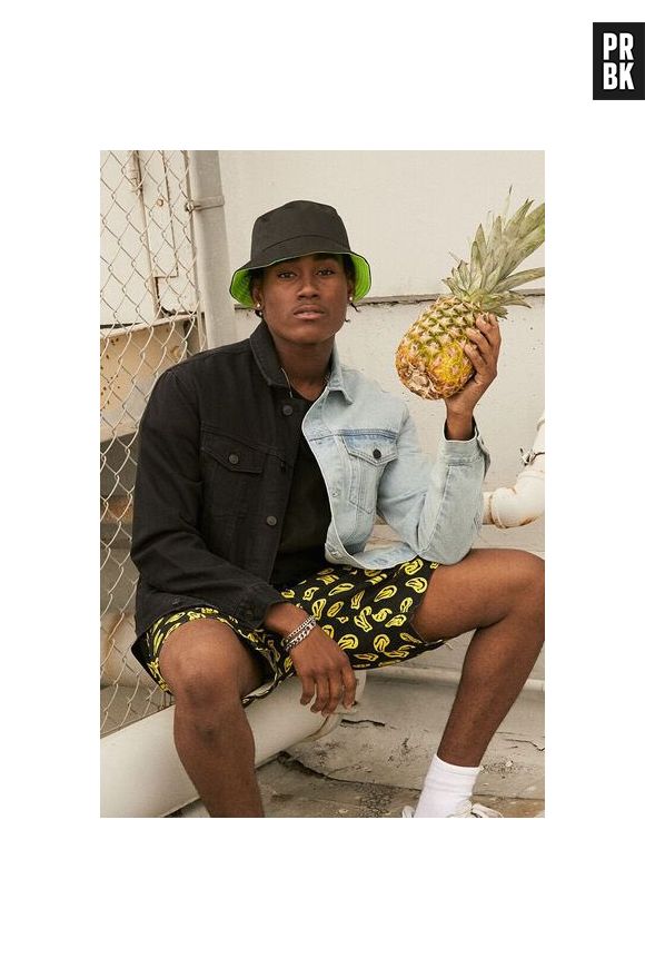 Lamar Morris posa para ensaio da coleção de roupas do Now United com a Forever 21