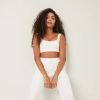 Any Gabrielly posa para ensaio da nova coleção de roupas da Forever 21 com o Now United
