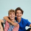 Josh Beauchamp e Noah Urrea se divertem em ensaio para coleção do Now United com a Forever 21
