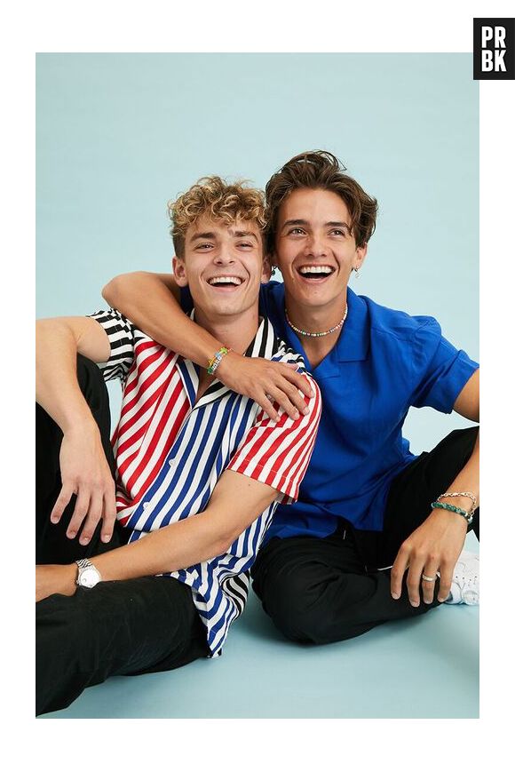 Josh Beauchamp e Noah Urrea se divertem em ensaio para coleção do Now United com a Forever 21