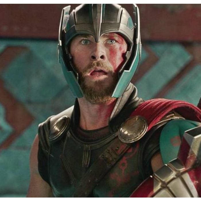 &quot;Thor: Ragnarok&quot; é um dos melhores filmes da frânquia do irmão do Loki (Tom Hiddleston)
