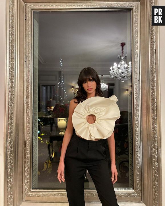 Bruna Marquezine foi uma das famosas que arrasou em Paris