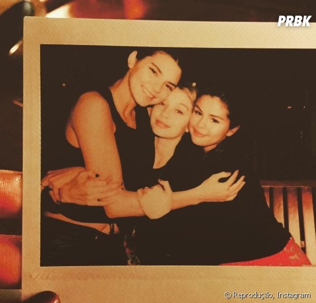 Selena Gomez e Kendall Jenner publicam foto de viagem para Dubai no Instagram