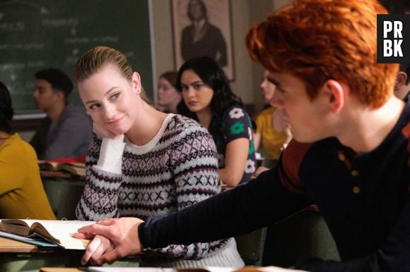 Betty Cooper (Lili Reinhart) aparece no trailer da 6ª temporada de "Riverdale" em clima quente com Archie Andrews (KJ Apa), investigando o novo mistério e tentando se comunicar com espíritos ao lado de Cheryl (Madelaine Petsch) e Toni (Vanessa Morgan)