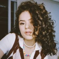 Maisa desabafa sobre críticas ao seu cabelo: "Não vou ficar alisando"