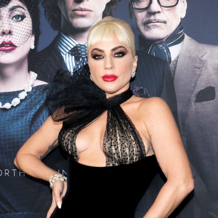 Promovendo &quot;Casa Gucci&quot;, Lady Gaga afirma ter mergulhado tão profundamente na personagem Patrizia Reggiani, que quando passou pelo local em que Maurizio Gucci foi assassinado se questionou: &quot;O que foi que eu fiz?&quot;