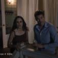 Victoria (Madeleine Stowe) sofre muito ao ver o corpo de Daniel (Josh Bowman) em "Revenge"