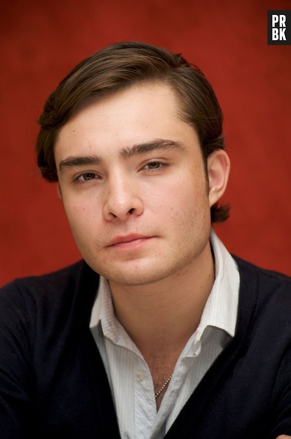 Diferente de "Gavião Arqueiro", em "Gossip Girl", o hotel luxuoso tem um significado especial para a história. O Lotte New York Palace Hotel é onde mora Chuck Bass (Ed Westwick). E o protagonista assume o controle sobre o imóvel após a morte do seu pai