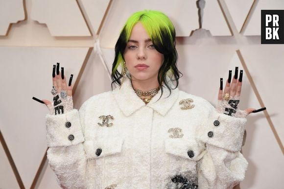 Billie Eilish vendeu 2.22 milhões de unidades de discos em 2021