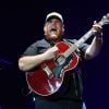 Luke Combs vendeu 2.33 milhões de unidades de discos em 2021