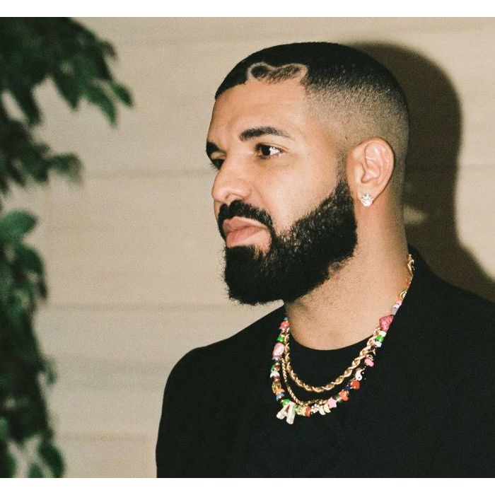 De acordo com a Variety, a retirada de Drake para o Grammy 2022 foi pedida pelo próprio cantor