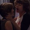 Em "Malhação", Pedro (Rafael Vitti) pergunta se pode passar a noite com Karina (Isabella Santoni)