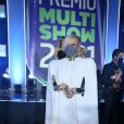Xuxa meneghel aposta em modelito all white e ombros estruturados no Prêmio Multishow 2021