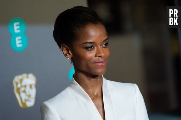 Fontes do Giant Freakin Robots revelaram que Letitia Wright não gostaria de retornar à Marvel por não querer se vacinar, e o estúdio estaria exigindo isso de seus atores 