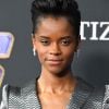 Letitia Wright pode atrasar as filmagens de "Pantera Negra 2" por não ter se vacinado. A atriz voltou para Inglaterra, seu país natal, após sofrer uma lesão no set do novo filme, e pode enfrentar dificuldades em retornar aos EUA para as novas gravações, já que o país exigie vacinação de estrangeiros 