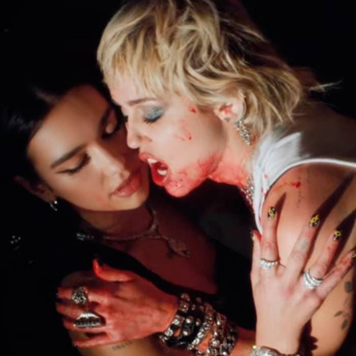 Clipe de Dua Lipa com Miley Cyrus foi acusado de queerbating