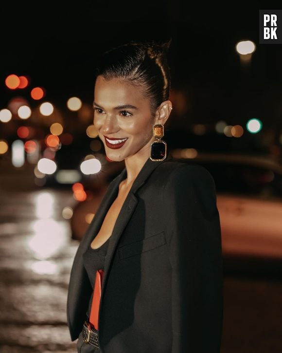 Bruna Marquezine: "Fui muito bem tratada a noite inteira por todos que cruzaram meu caminho. Não se preocupe comigo e nem com os meus peitos"