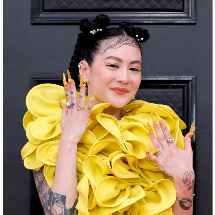 Grammy 2022: unhas, vestido e make da mesma cor foram trend no evento