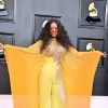 Grammy 2022: H.E.R arrasou com conjunto amarelo