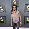 Grammy 2022: transparência marcou presença em look de Lenny Kravitz 