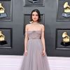 Grammy 2022: Rachel Zegler foi com vestido clássico e romântico