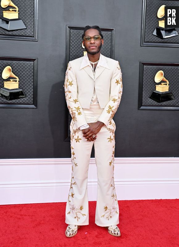 Grammy 2022: Leon Bridges também investiu no floral