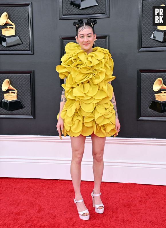 Grammy 2022: cantora do duo Japanese Breakfast foi com look todo amarelo