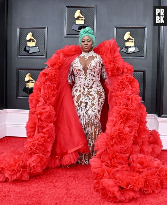 Grammy 2022: looks com muito volume apareceram bastante