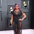 Grammy 2022:  Laverne Cox investiu na cor apenas no make, com vestido preto transparente  