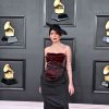 Grammy 2022: Halsey deixou look criativo com adição do chapéu