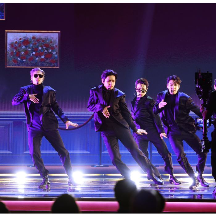 BTS se apresentou na 64ª edição do Grammy no último domingo (3)