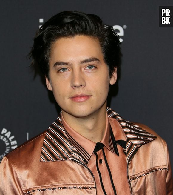 Cole Sprouse, ex-ator da Disney, acredita que atrizes mirins do canal eram sexualizadas muito mais cedo do que ele e seu irmão, Dylan