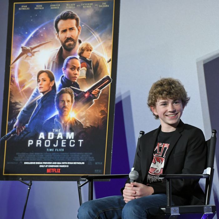 Walker Scobell, nosso novo Percy Jackson, fez sua estreia no mundo dos filmes com &quot;O Projeto Adam&quot;, da Netflix, ao lado de Ryan Reynolds