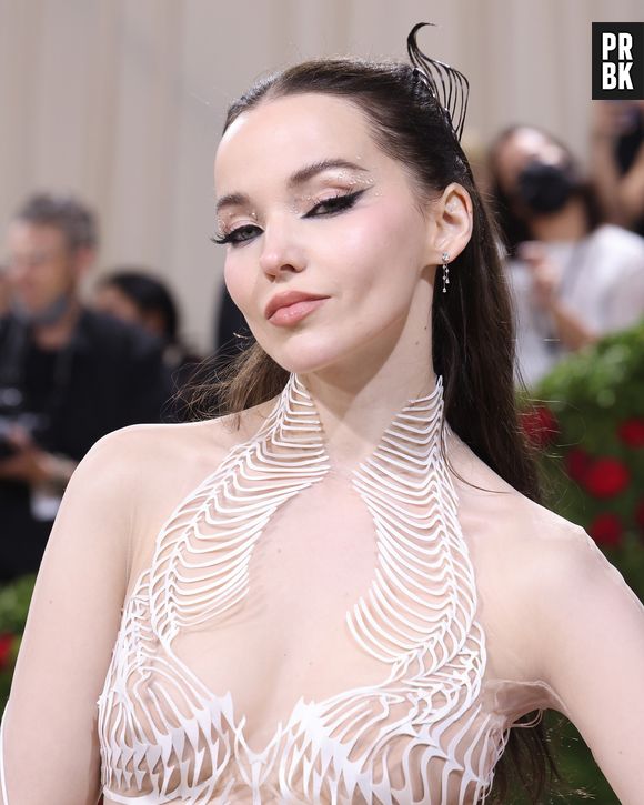 Dove Cameron, feminista declarada, se posicionou contra possível alteração da legislação do aborto