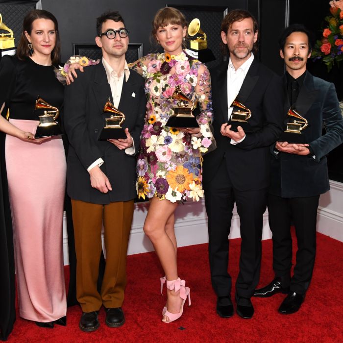 &quot;folklore&quot;, álbum com feat de Taylor Swift e Joe Alwyn, ganhou Grammy em 2021