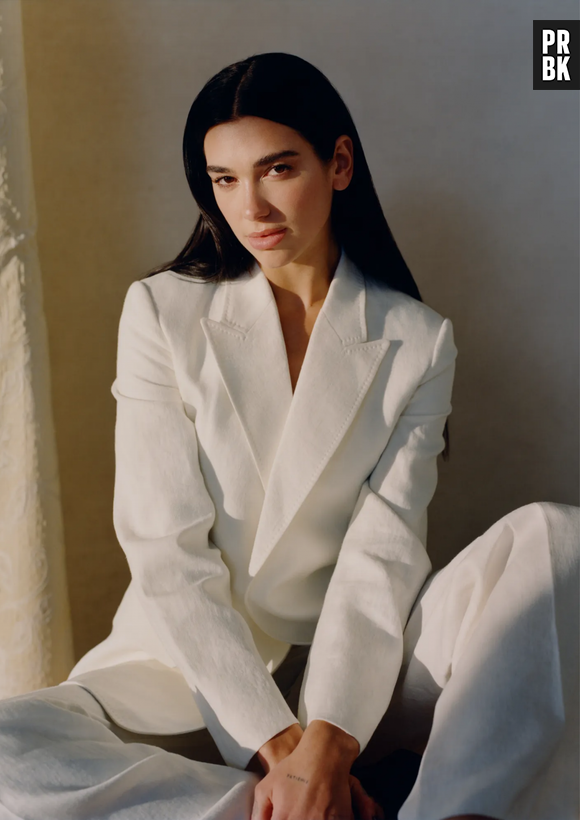 Entrevista com Dua Lipa para Vogue foi divulgada nesta terça-feira (10)