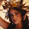 Camila Cabello lançou clipe de "Hasta Los Dientes" nesta sexta-feira (13) e es fãs têm teorias sobre a música