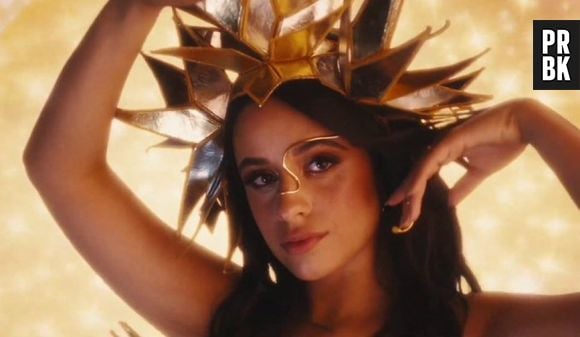 Camila Cabello lançou clipe de "Hasta Los Dientes" nesta sexta-feira (13) e es fãs têm teorias sobre a música