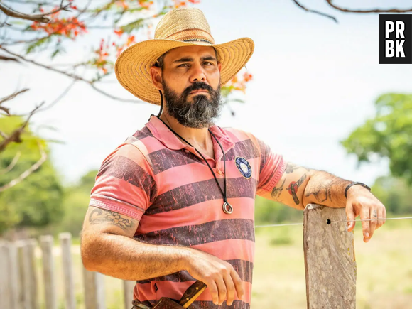 Alcides (Juliano Cazarré) e Juma (Alanis Guillen) conversaram sobre o irmão da protagonista ter sido morto pelo pai do peão em "Pantanal"